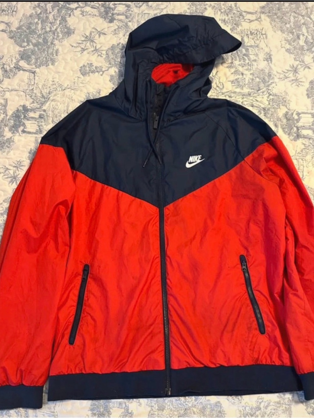 Nike Men’s Red and Navy Hooded Windbreaker Jacket Size Large
